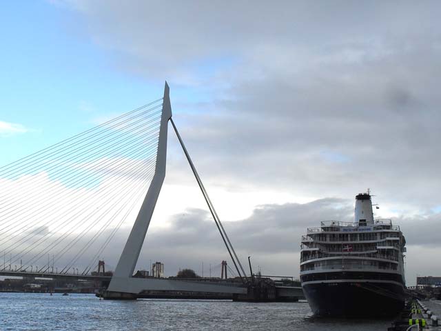 Cruiseschip ms Marco Polo van Cruise & Maritime Voyages aan de Cruise Terminal Rotterdam